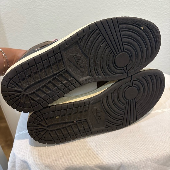 Nike Air Jordan 1 Retro High OG SP Travis Scott "Mocha" sneaker - Picture 11 of 13